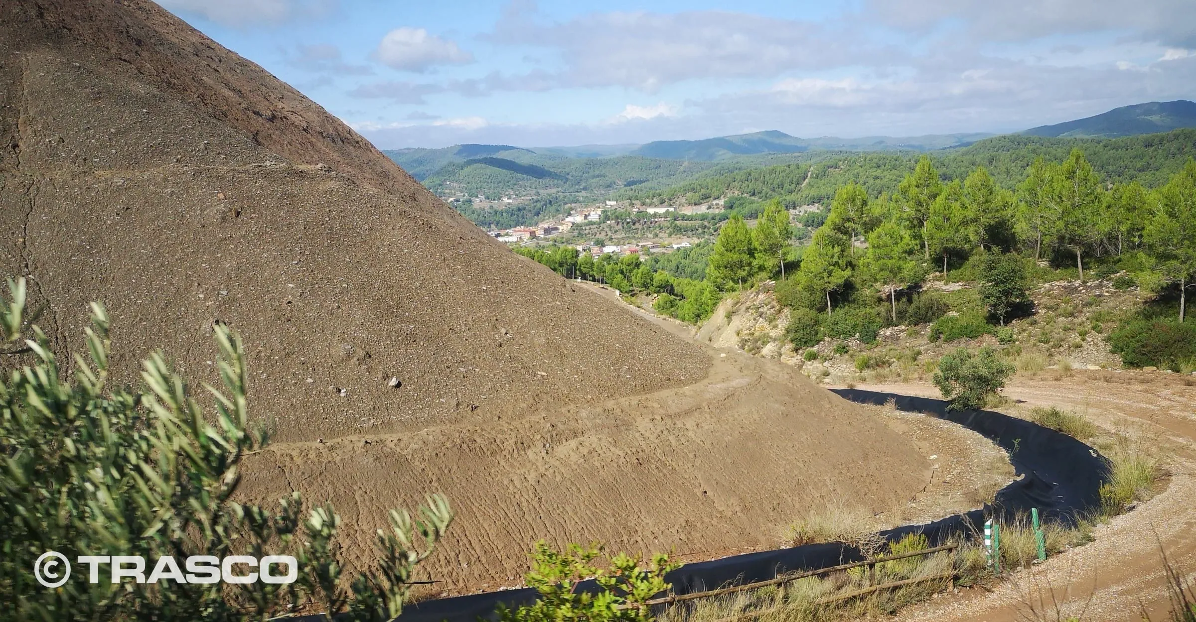 Serpentinen-Piste im Offroad-Gelände Les Comes bei Súria in Katalonien