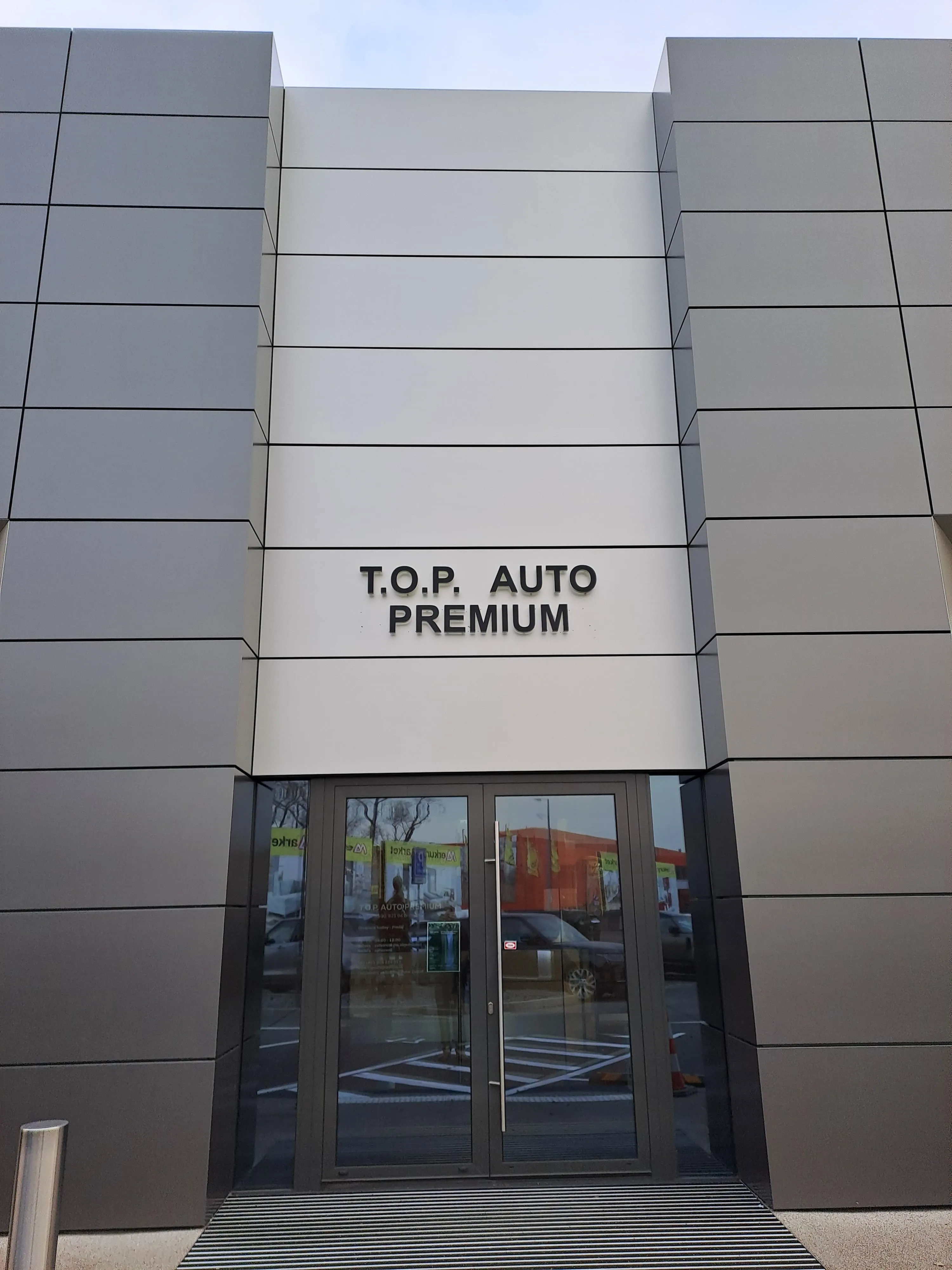 Präsentation des Defender A-KIP® bei T.O.P Auto Bratislava – Bild 4