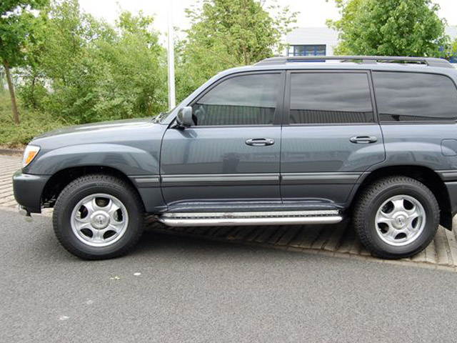 Armored Toyota Land Cruiser 100 by TRASCO, side view