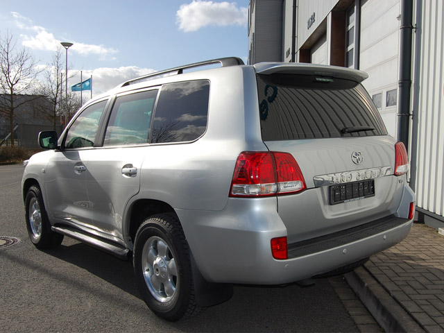 Armored Toyota Land Cruiser 200 – gallery