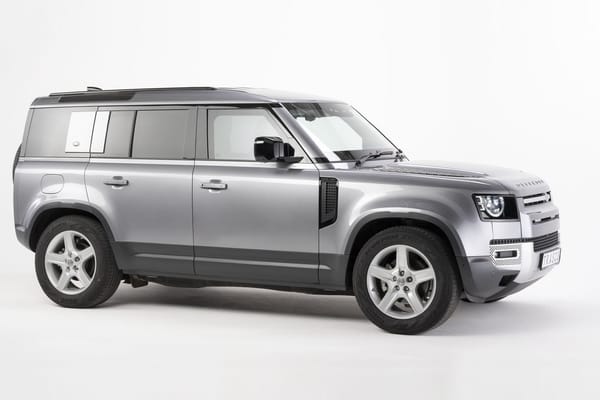 Defender 110 avec protection A-KIP® de TRASCO, vue en studio