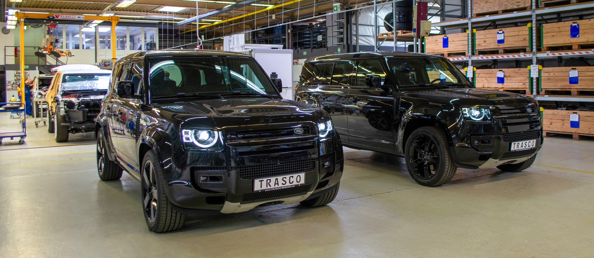 Defender 110 і Defender 130 із захистом A-KIP® на заводі TRASCO в Бремені