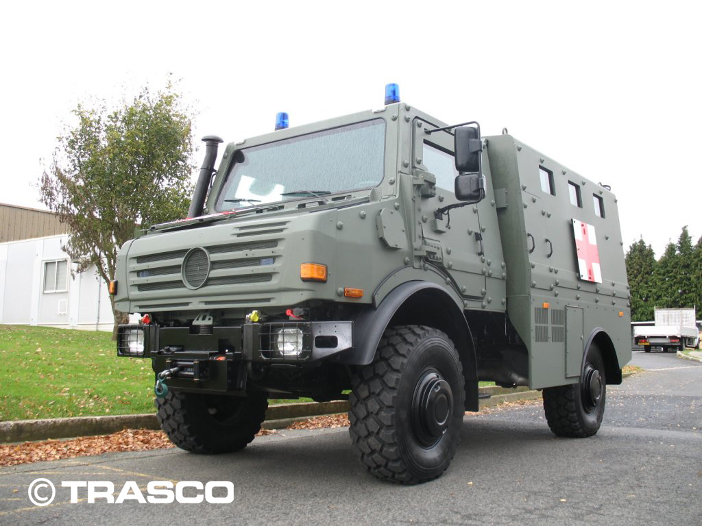 Броньований автомобіль для медичного транспортування на базі Mercedes-Benz Unimog