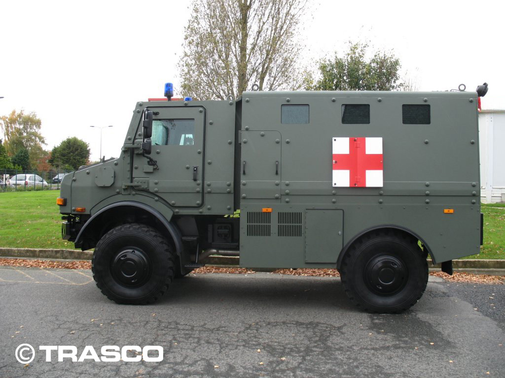 Броньований автомобіль для медичного транспортування на базі Mercedes-Benz Unimog, захищений кузов
