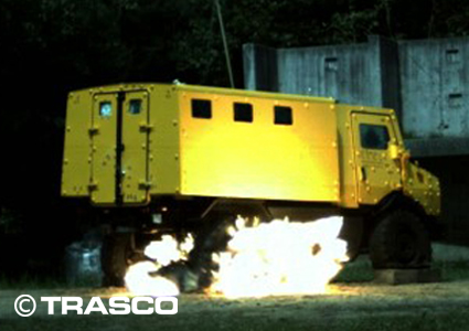 Випробування броньованої вантажівки на базі Mercedes-Benz Unimog на стійкість до вибуху