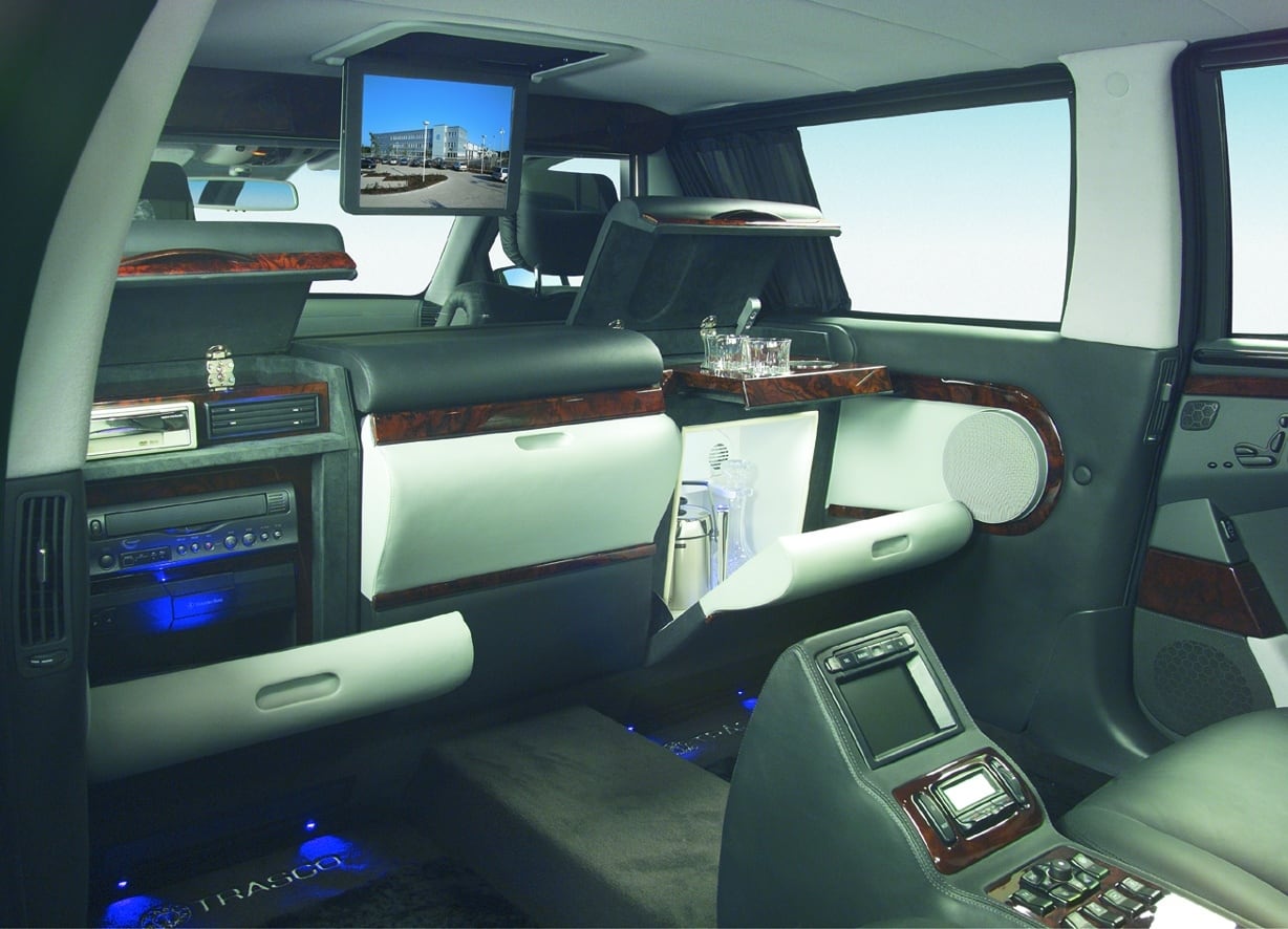 Partition wall with monitor, bar and media console in an extended limousine