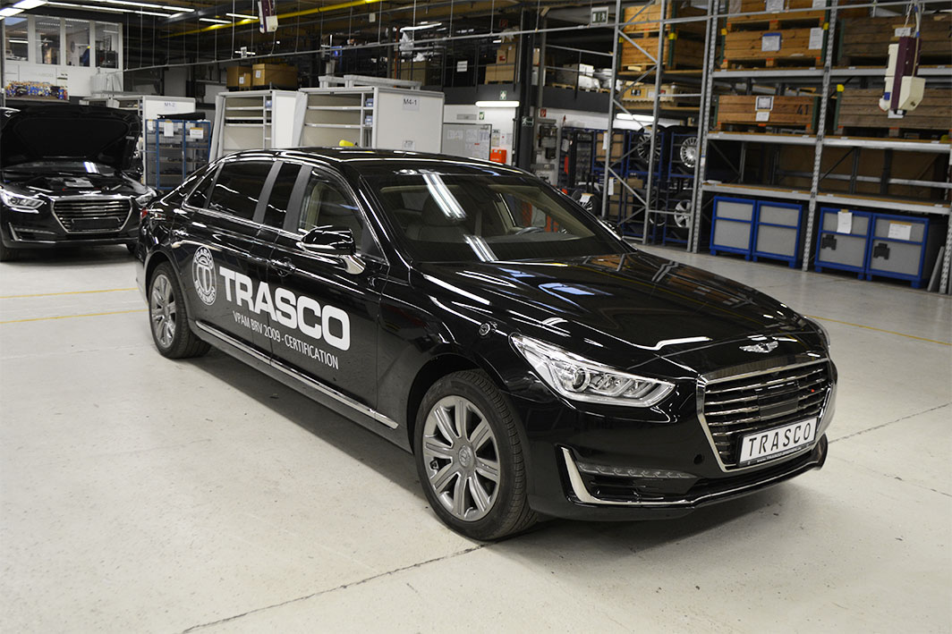 Седан Genesis EQ900L від TRASCO під час сертифікаційних балістичних випробувань і випробувань на стійкість до вибуху (1)