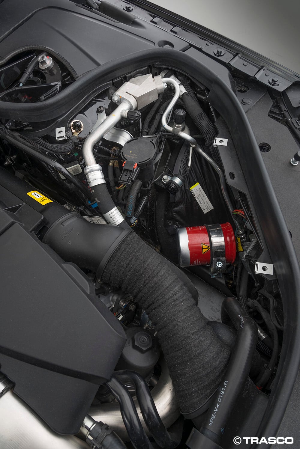 Löschmittelbehälter der Feuerlöschanlage im Motorraum eines Sonderschutzfahrzeugs
