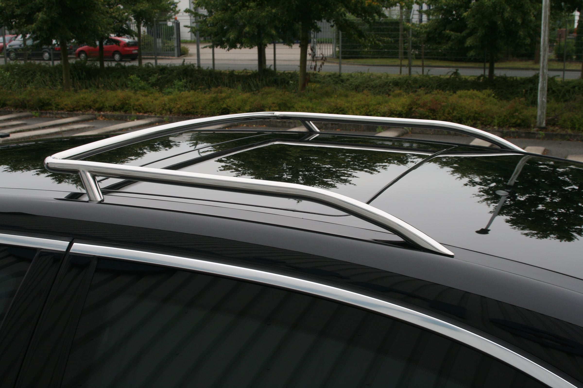 Haltebügel eines Paradedachs an einer gepanzerten Limousine