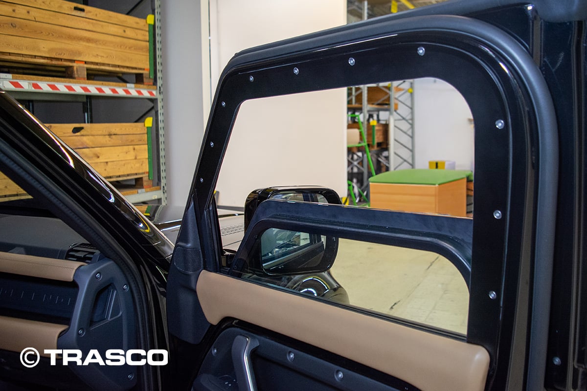 Defender 110 V8 mit A-KIP®-Schutz – Innenraum, Vordersitze