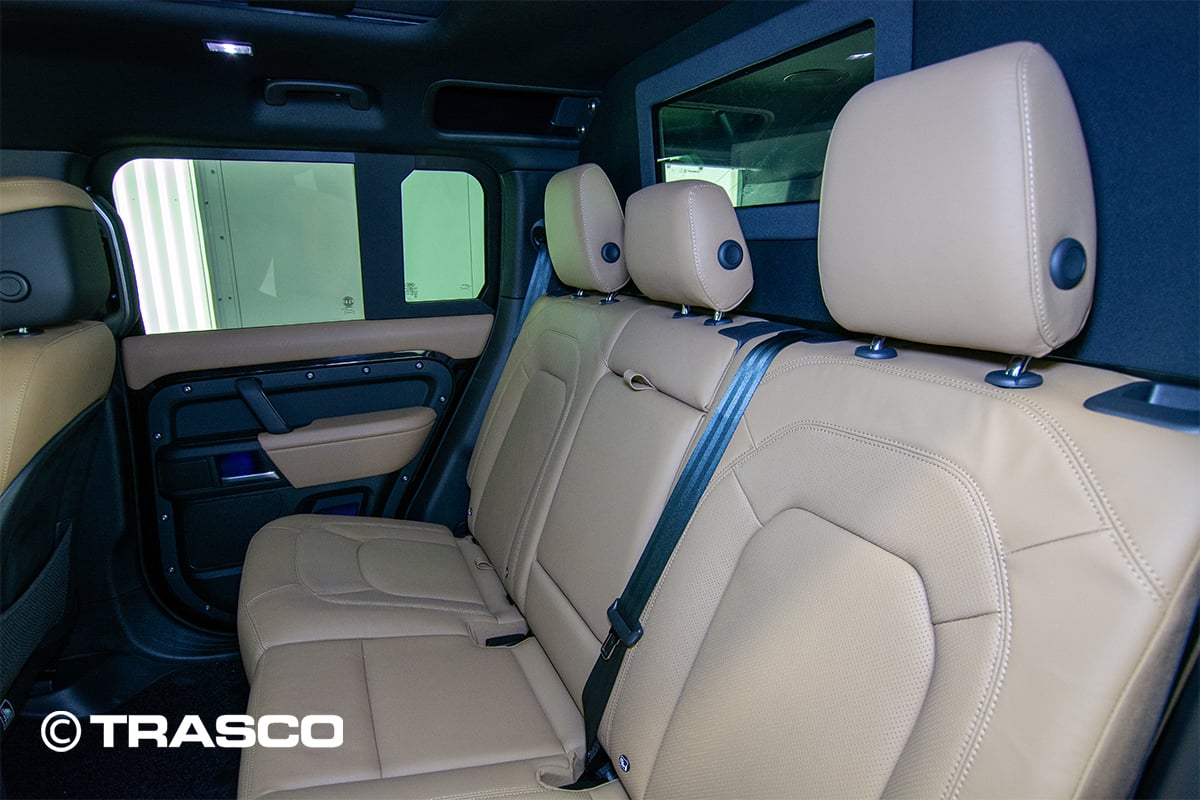 Defender 110 V8 mit A-KIP®-Schutz – Fond