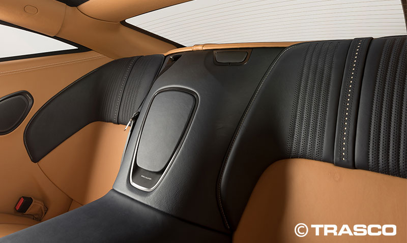 Gepanzerter Aston Martin DB11 von TRASCO: gepanzertes Verkleidungsteil im Fond