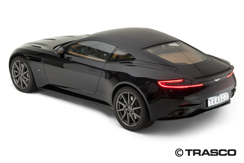 Gepanzerter Aston Martin DB11 von TRASCO, Dreiviertelansicht von hinten