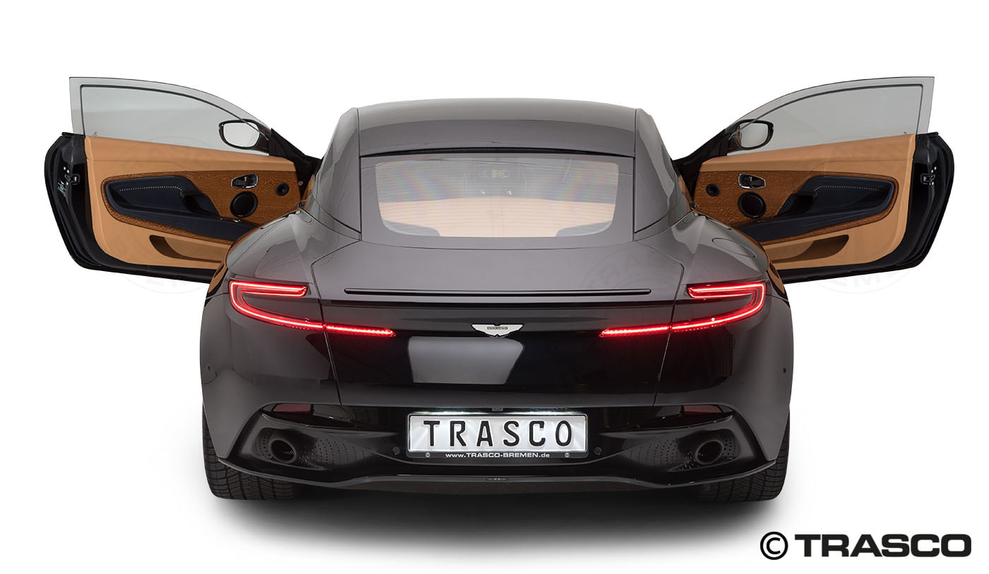 Gepanzerter Aston Martin DB11 von TRASCO, Heckansicht mit geöffneten Türen