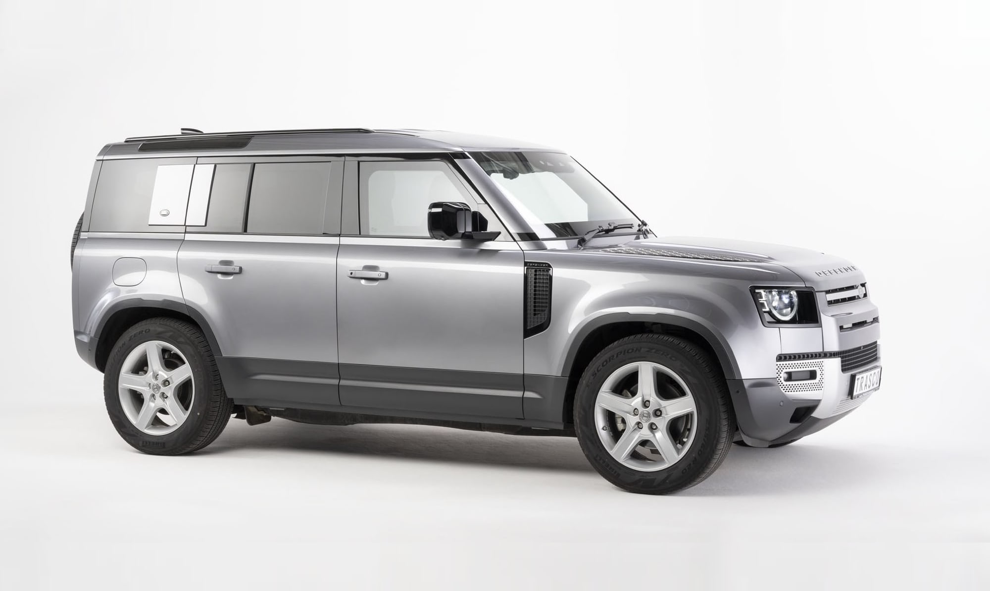 Defender 110 із захистом A-KIP® компанії TRASCO, вигляд збоку