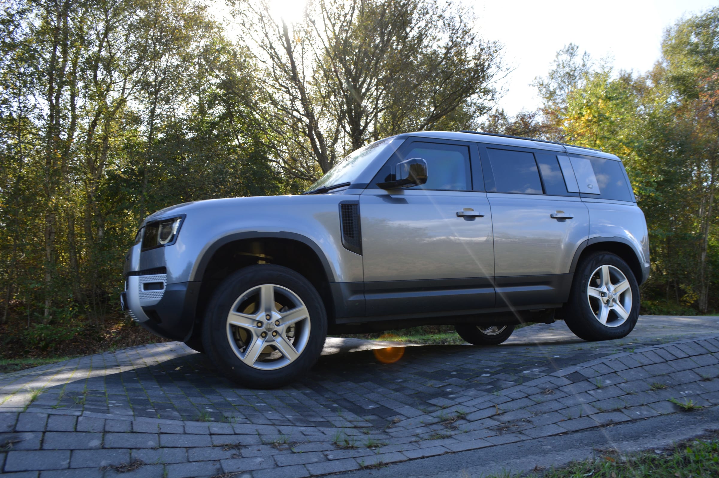 Defender 110 із захистом A-KIP® на випробувальному полігоні