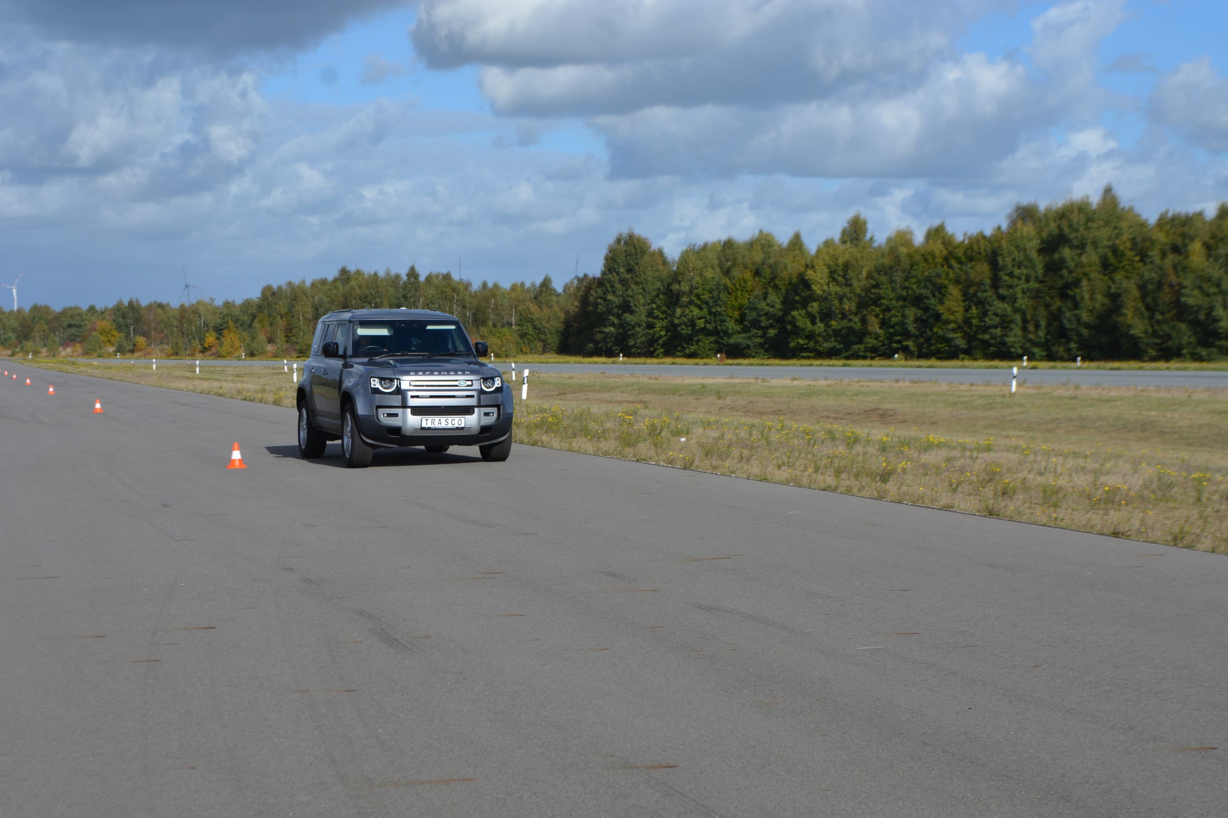 Defender із захистом A-KIP® на випробувальному полігоні в Папенбурзі