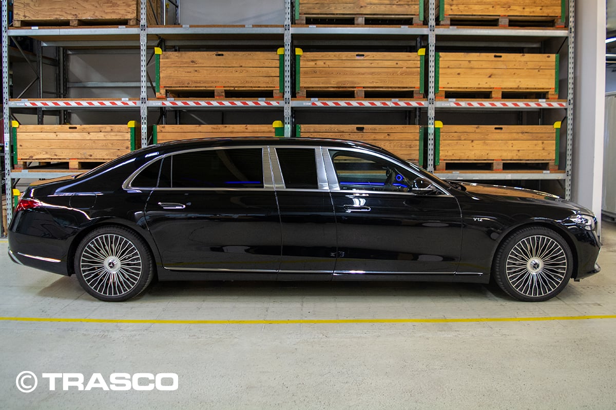Verlängerte Limousine von TRASCO auf Basis des Mercedes-Maybach S 680, Seitenansicht