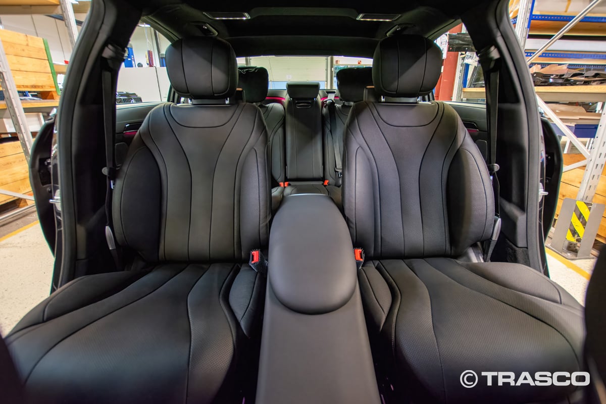 Три ряди сидінь у шестидверному лімузині на базі Mercedes-Benz S-Класу (V222)