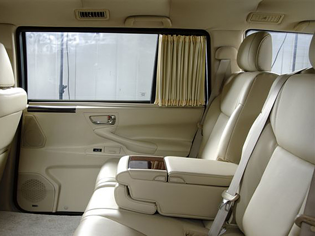 Lexus LX à empattement allongé, blindé par TRASCO, sièges arrière