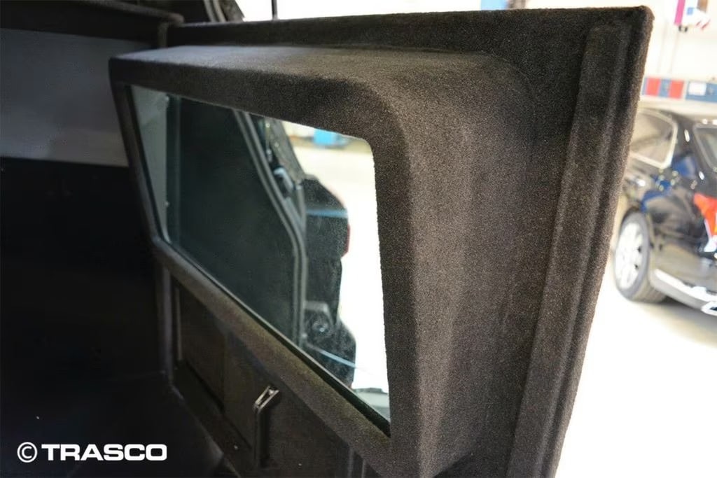 Lexus LX 600 blindé par TRASCO, encadrement de porte blindé