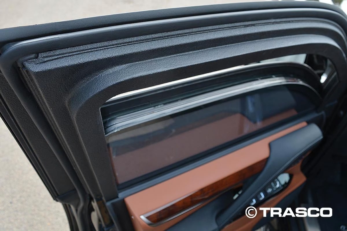 Lexus LX 600 blindé par TRASCO, porte blindée