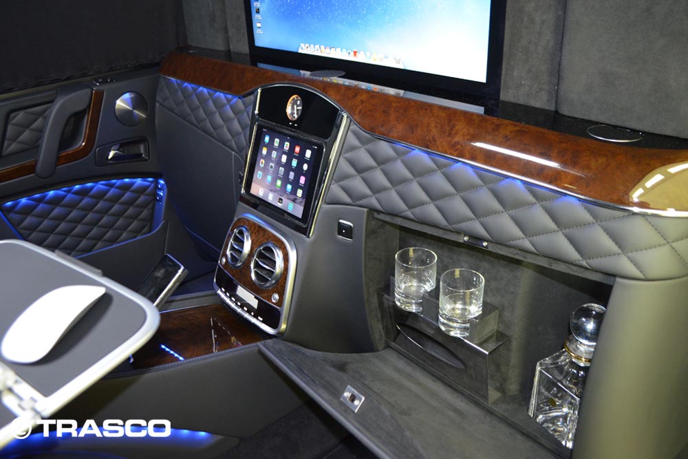 TRASCO VIP SUV XXLong sur base du Mercedes-Benz G 63 AMG, vue latérale avec portes passagers arrière agrandies