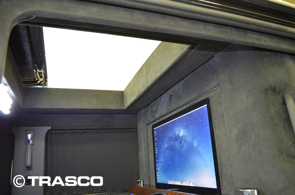 TRASCO VIP SUV XXLong based on the Mercedes-Benz G 63 AMG: rear compartment with parade sliding roof and partition monitor