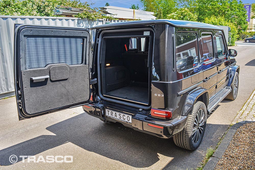 SUV blindé sur base du Mercedes-Benz G 63 AMG, vue arrière avec porte arrière ouverte