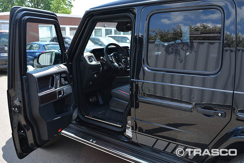 SUV blindé sur base du Mercedes-Benz G 63 AMG, porte avant ouverte