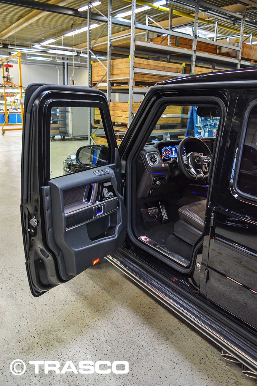 SUV blindé sur base du Mercedes-Benz G 63 AMG, portes blindées ouvertes