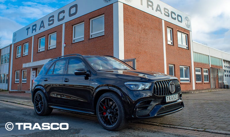 Gepanzerter SUV auf Basis des Mercedes-Benz GLE 63 AMG von TRASCO vor dem Werk in Bremen