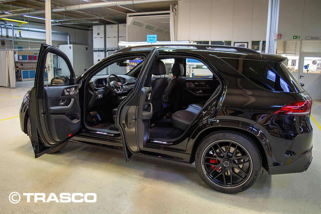 Gepanzerter SUV auf Basis des Mercedes-Benz GLE 63 AMG, alle Türen geöffnet