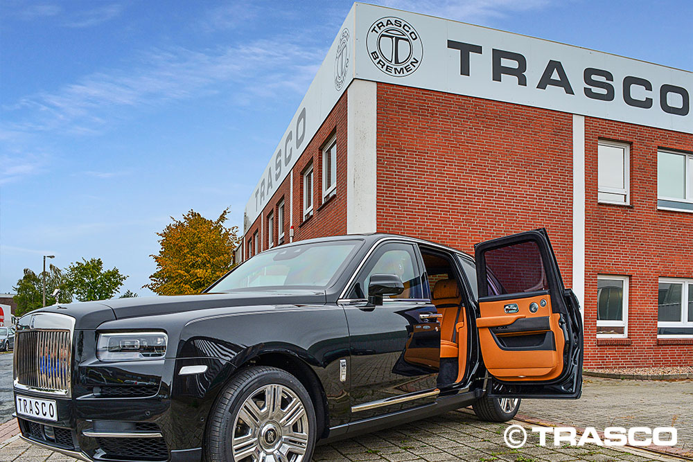 Armored SUV based on the Rolls-Royce Cullinan with open coach door