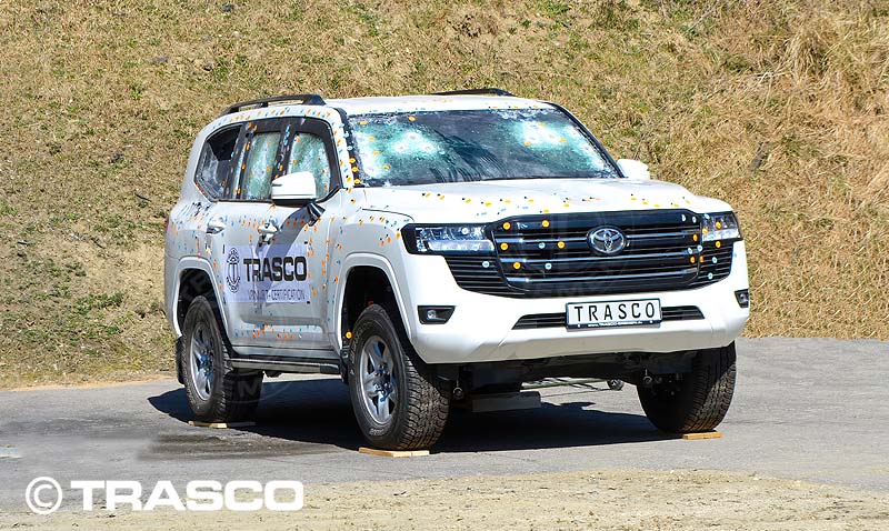 Броньований позашляховик Toyota Land Cruiser 300 для випробувань у державній випробувальній установі Beschussamt