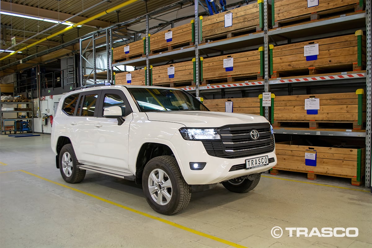 Броньований позашляховик Toyota Land Cruiser 300 VR7 на заводі TRASCO в Бремені